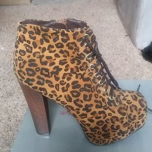 Platform leopard print boots